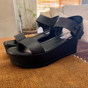 Steve Madden Flatform Sandal Black Leather Size 9